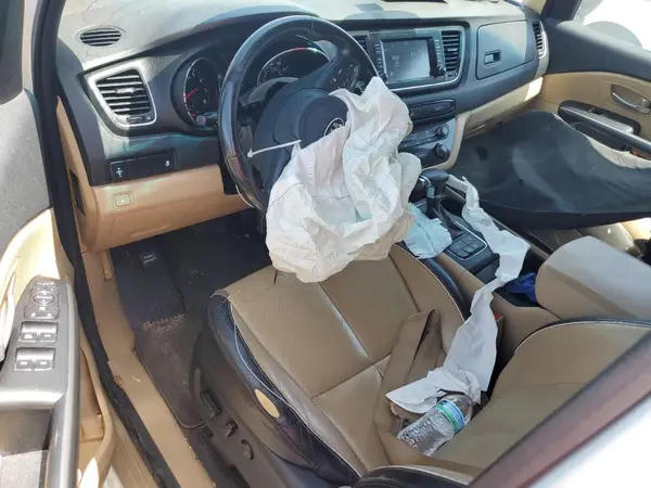 KNDMB5C18H6270664 2017 KIA SEDONA - Image 8