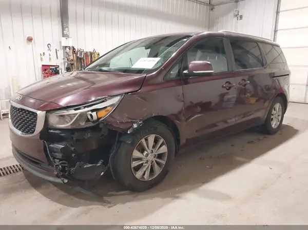 KNDMB5C18H6284404 2017 KIA SEDONA - Image 2