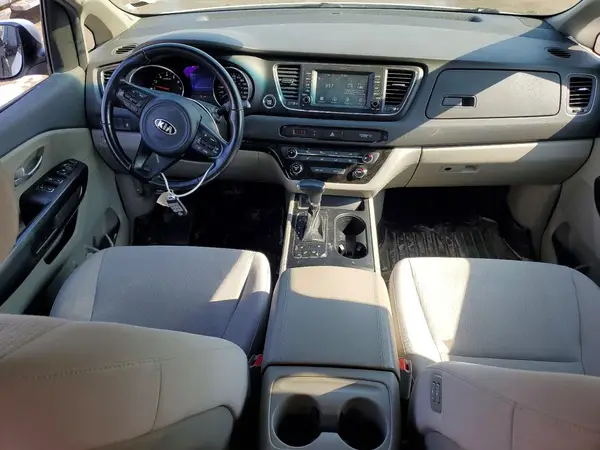 KNDMB5C18H6299033 2017 KIA SEDONA - Image 8