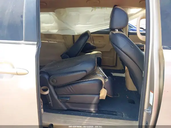 KNDMB5C18H6307230 2017 KIA SEDONA - Image 8