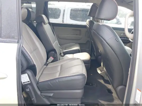 KNDMB5C18H6309480 2017 KIA SEDONA - Image 8