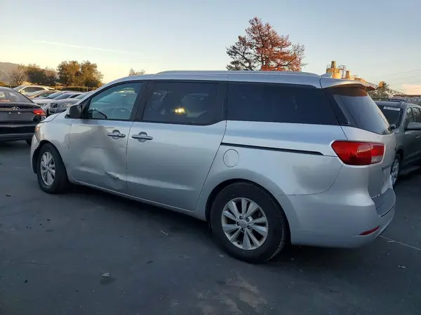 KNDMB5C18H6313092 2017 KIA SEDONA - Image 2