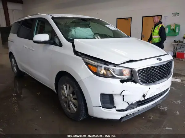 KNDMB5C18H6313478 2017 KIA SEDONA - Image 1