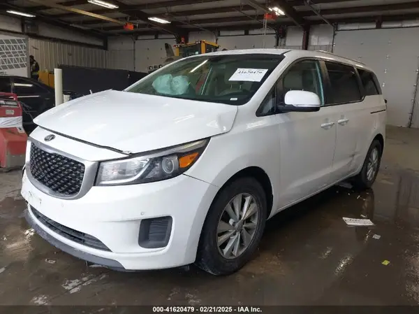 KNDMB5C18H6313478 2017 KIA SEDONA - Image 2