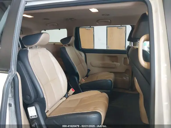 KNDMB5C18H6313478 2017 KIA SEDONA - Image 8