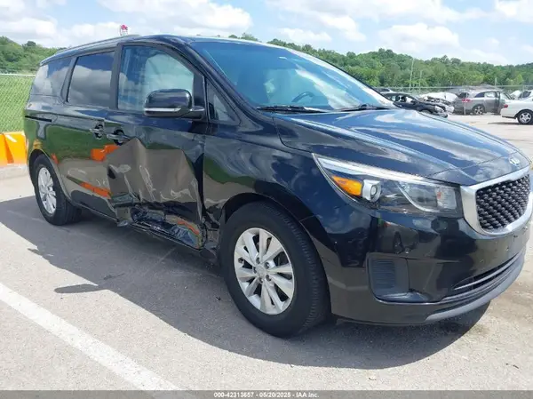KNDMB5C18H6313674 2017 KIA SEDONA - Image 1