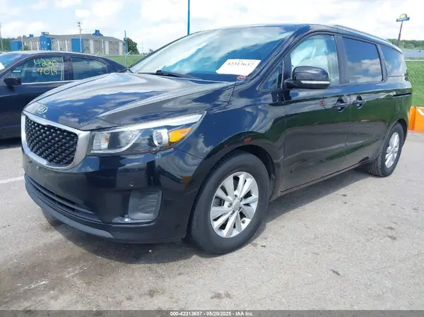 KNDMB5C18H6313674 2017 KIA SEDONA - Image 2