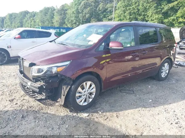 KNDMB5C18H6314226 2017 KIA SEDONA - Image 2