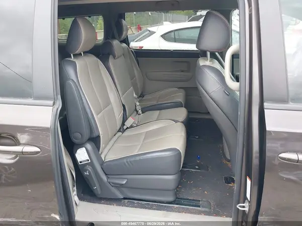 KNDMB5C18H6318454 2017 KIA SEDONA - Image 8