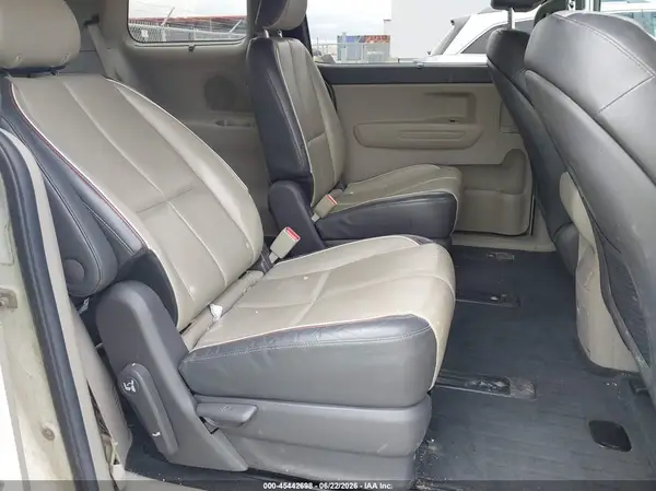 KNDMB5C18H6320205 2017 KIA SEDONA - Image 8
