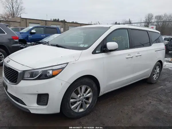 KNDMB5C18H6327039 2017 KIA SEDONA - Image 2