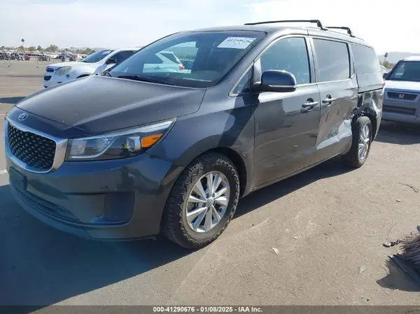 KNDMB5C18H6328434 2017 KIA SEDONA - Image 2