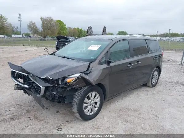 KNDMB5C18H6332015 2017 KIA SEDONA - Image 2