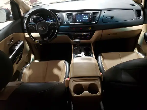 KNDMB5C18H6333391 2017 KIA SEDONA - Image 8