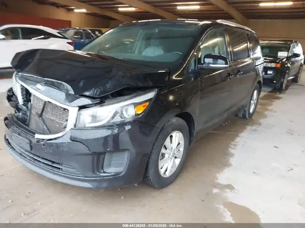 KNDMB5C18H6335349 2017 KIA SEDONA - Image 2