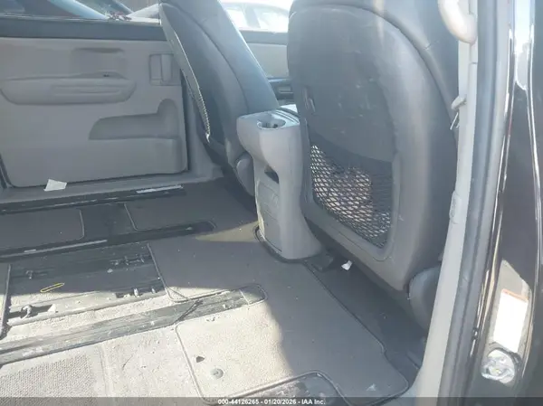 KNDMB5C18H6335349 2017 KIA SEDONA - Image 8