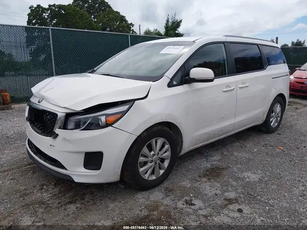 KNDMB5C18H6335710 2017 KIA SEDONA - Image 2