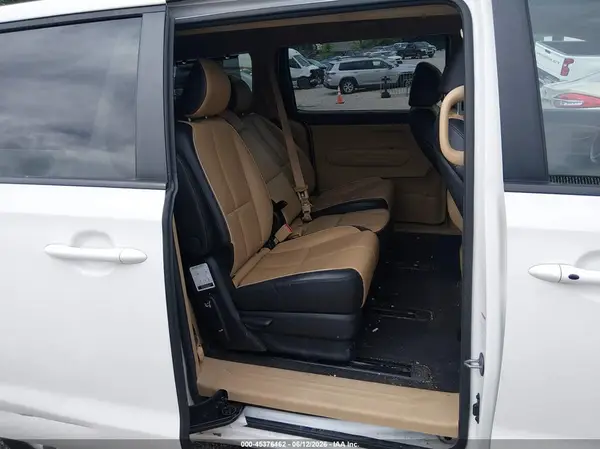 KNDMB5C18H6335710 2017 KIA SEDONA - Image 8