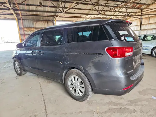 KNDMB5C18H6338350 2017 KIA SEDONA - Image 2