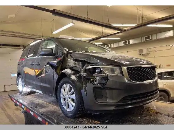 KNDMB5C18J6353579 2018 KIA SEDONA - Image 1