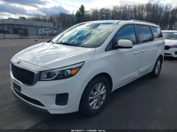 KNDMB5C18J6359981 2018 KIA SEDONA - Image 2
