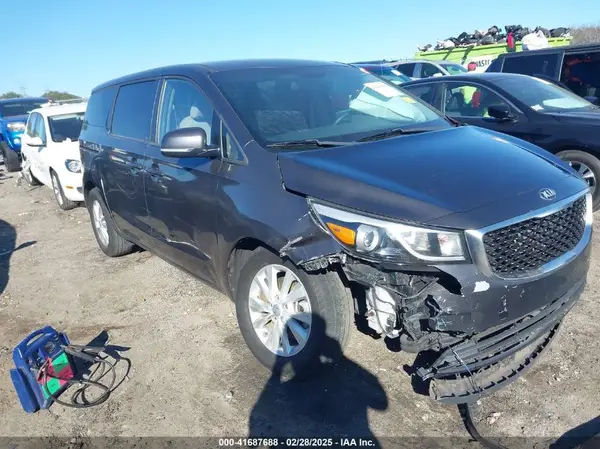 KNDMB5C18J6363478 2018 KIA SEDONA - Image 1