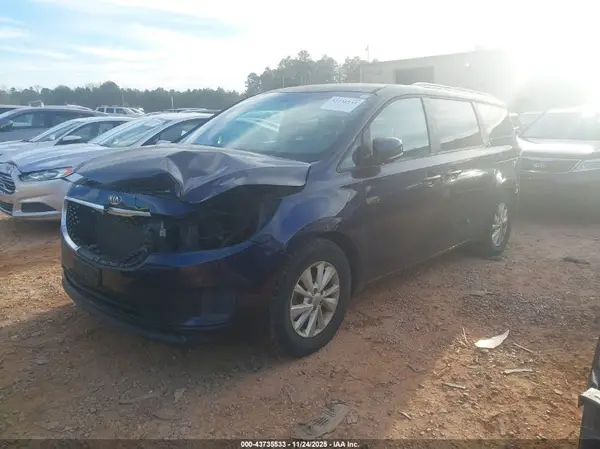 KNDMB5C18J6364548 2018 KIA SEDONA - Image 2