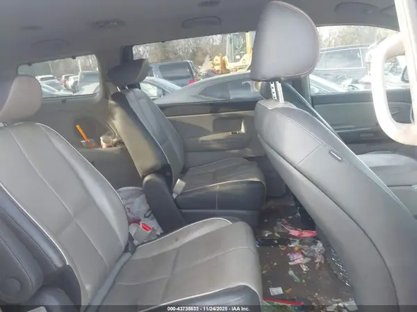 KNDMB5C18J6364548 2018 KIA SEDONA - Image 8