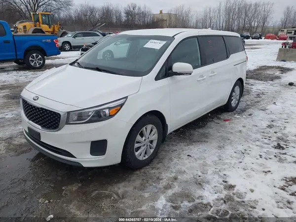 KNDMB5C18J6374786 2018 KIA SEDONA - Image 2