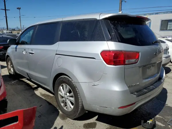 KNDMB5C18J6378269 2018 KIA SEDONA - Image 2