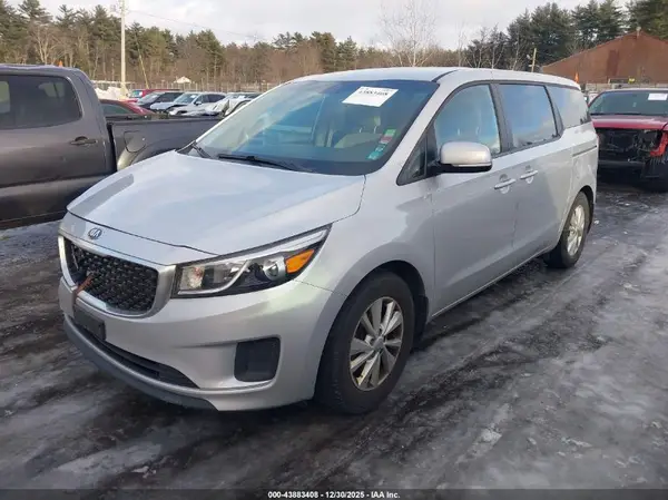 KNDMB5C18J6380233 2018 KIA SEDONA - Image 2