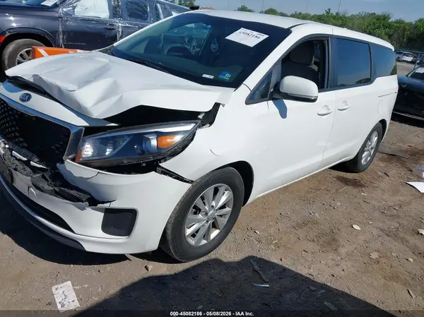 KNDMB5C18J6381981 2018 KIA SEDONA - Image 2