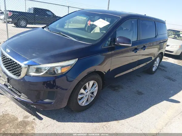 KNDMB5C18J6396030 2018 KIA SEDONA - Image 2