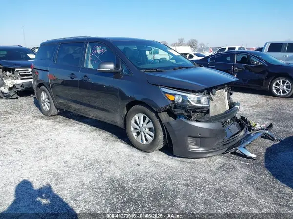 KNDMB5C18J6397114 2018 KIA SEDONA - Image 1