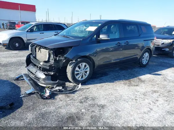 KNDMB5C18J6397114 2018 KIA SEDONA - Image 2