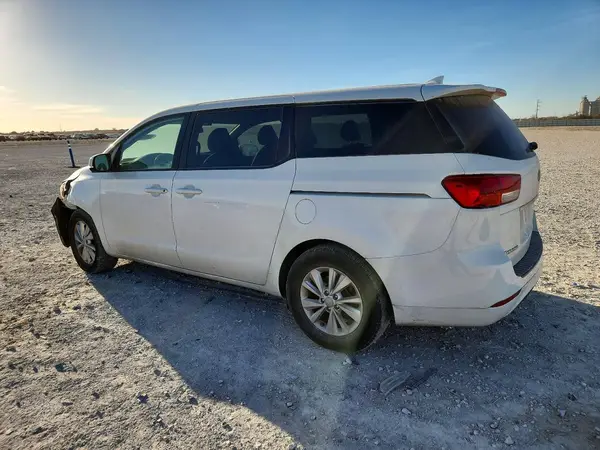 KNDMB5C18J6403915 2018 KIA SEDONA - Image 2