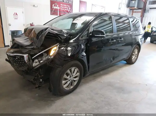 KNDMB5C18K6511095 2019 KIA SEDONA - Image 2