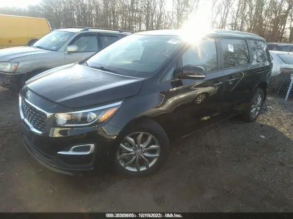 KNDMB5C18K6517186 2019 KIA SEDONA - Image 2