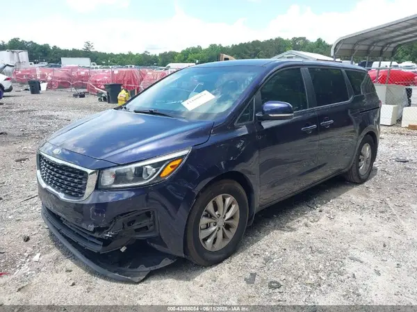KNDMB5C18K6534005 2019 KIA SEDONA - Image 2