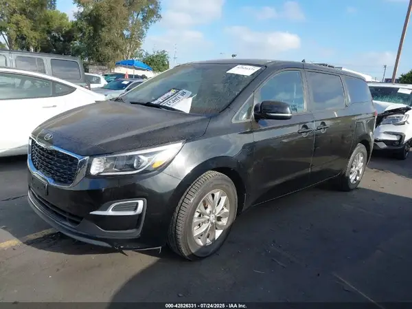 KNDMB5C18K6550303 2019 KIA SEDONA - Image 2
