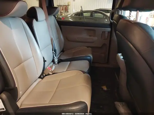 KNDMB5C18K6556599 2019 KIA SEDONA - Image 8