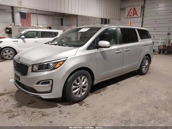 KNDMB5C18L6597073 2020 KIA SEDONA - Image 2