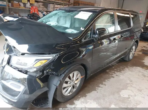 KNDMB5C18L6618794 2020 KIA SEDONA - Image 2