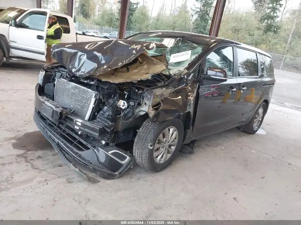 KNDMB5C18L6623560 2020 KIA SEDONA - Image 2