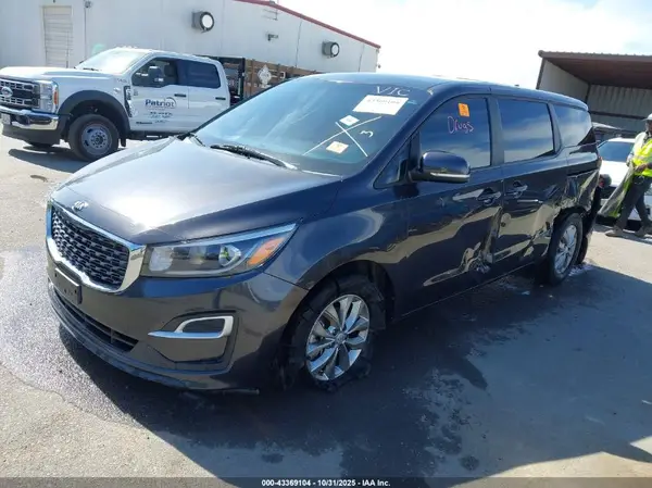 KNDMB5C18L6653478 2020 KIA SEDONA - Image 2