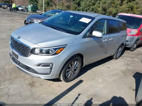 KNDMB5C18M6666667 2021 KIA SEDONA - Image 2