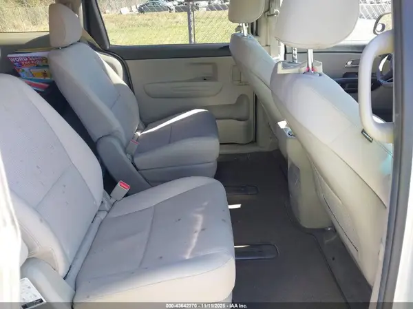 KNDMB5C18M6666667 2021 KIA SEDONA - Image 8
