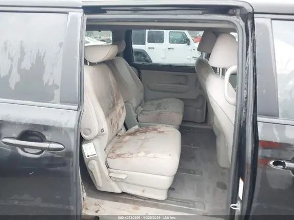 KNDMB5C19G6083061 2016 KIA SEDONA - Image 8