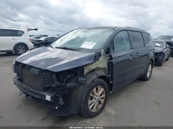 KNDMB5C19G6085330 2016 KIA SEDONA - Image 2
