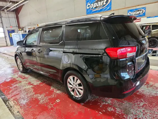 KNDMB5C19G6146837 2016 KIA SEDONA - Image 2